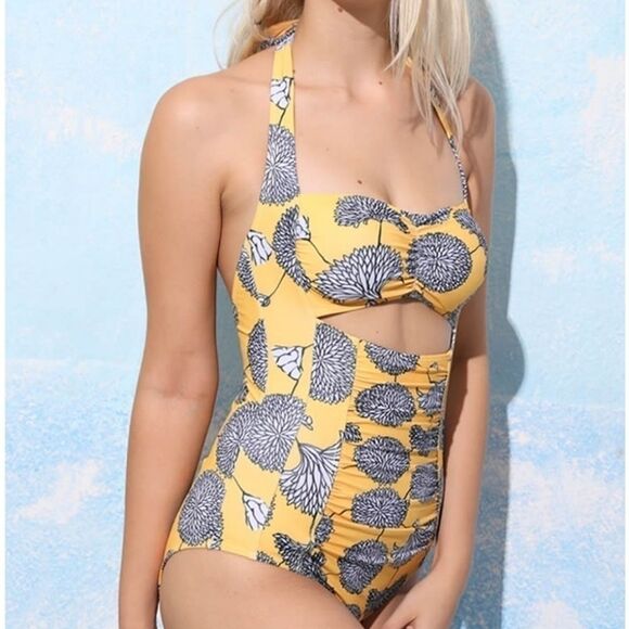 Cupshe bandeau halter one piece swimsuit small - Picture 1 of 9